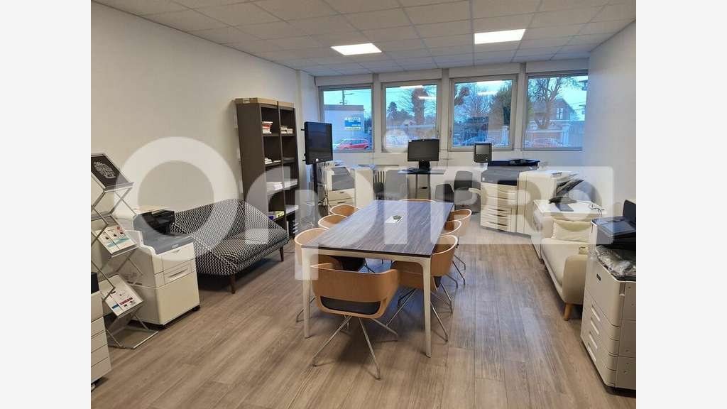 A louer bureaux 336m² bonne visibilité à Senlis