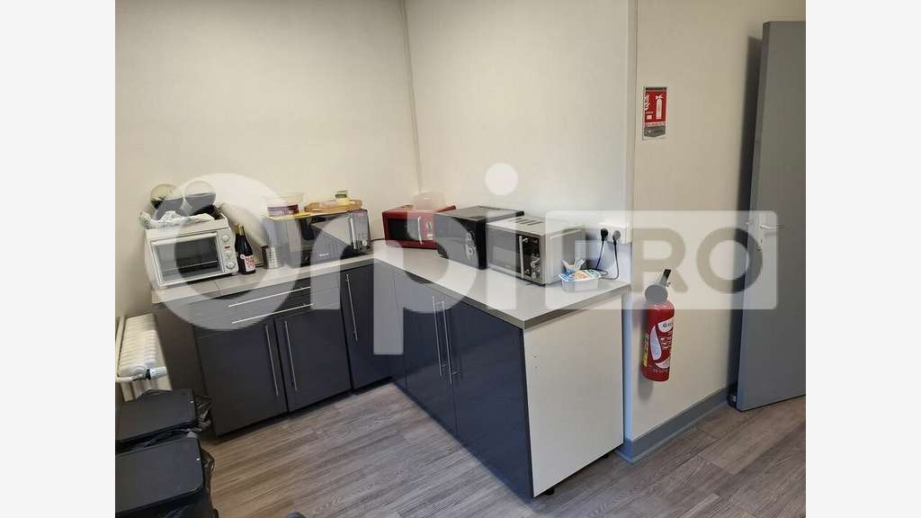 A louer bureaux 336m² bonne visibilité à Senlis