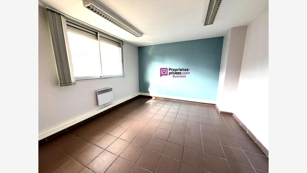 Location bureaux 146m² empl strat à Senlis 60300