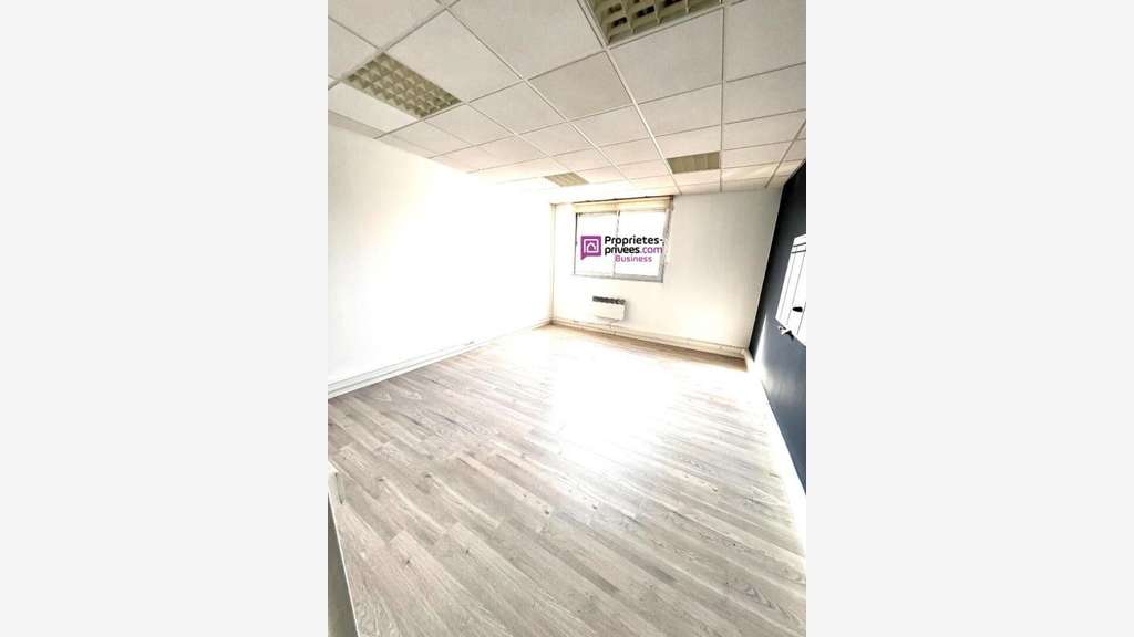 Location bureaux 146m² empl strat à Senlis 60300