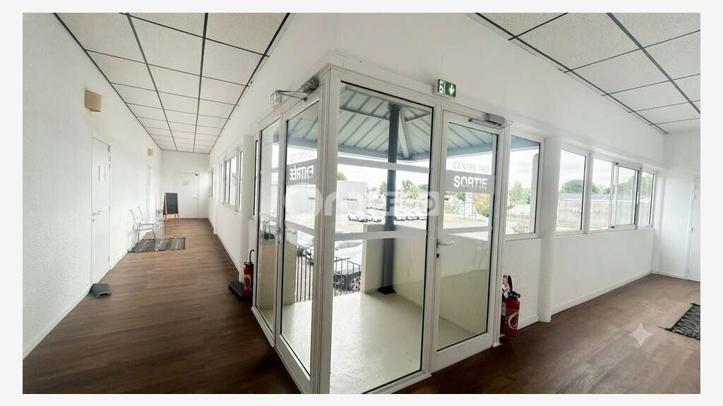 LOCAL D'ACTIVITE SUR EMPLACEMENT PREMIUM !