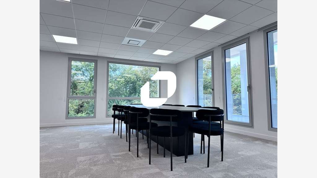 A louer Bureaux 141m² Serris