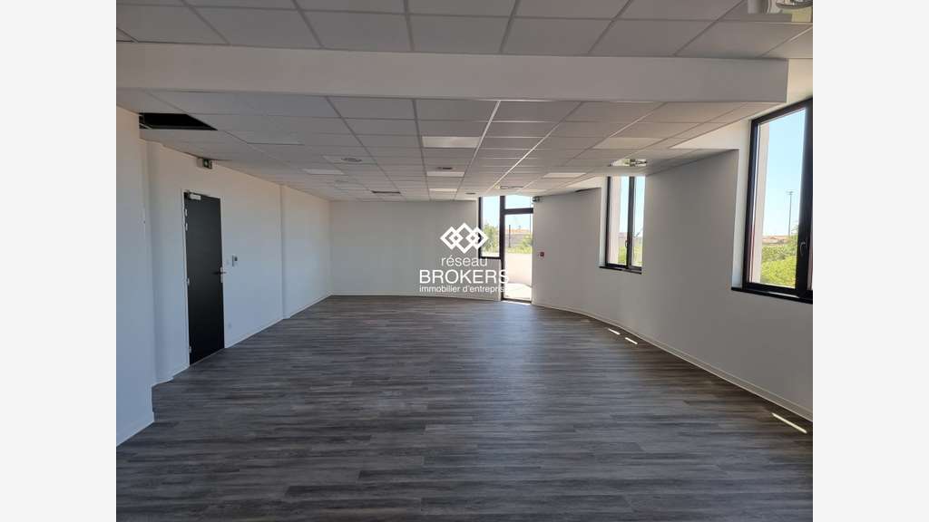 Bureau de 92,40 m² + terrasse de 36 m² - A louer -
