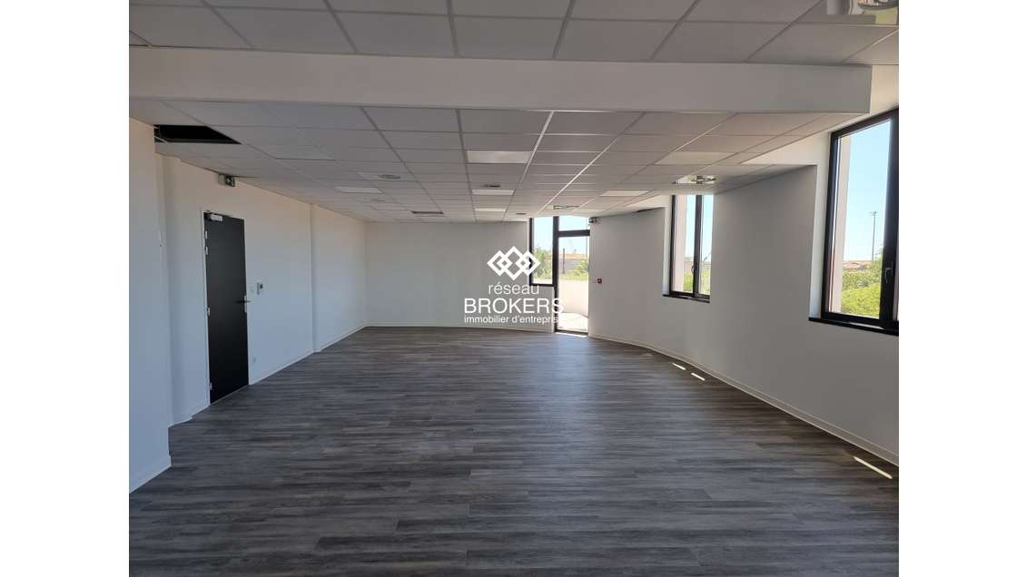 Bureau de 92,40 m² + terrasse de 36 m² - A louer -