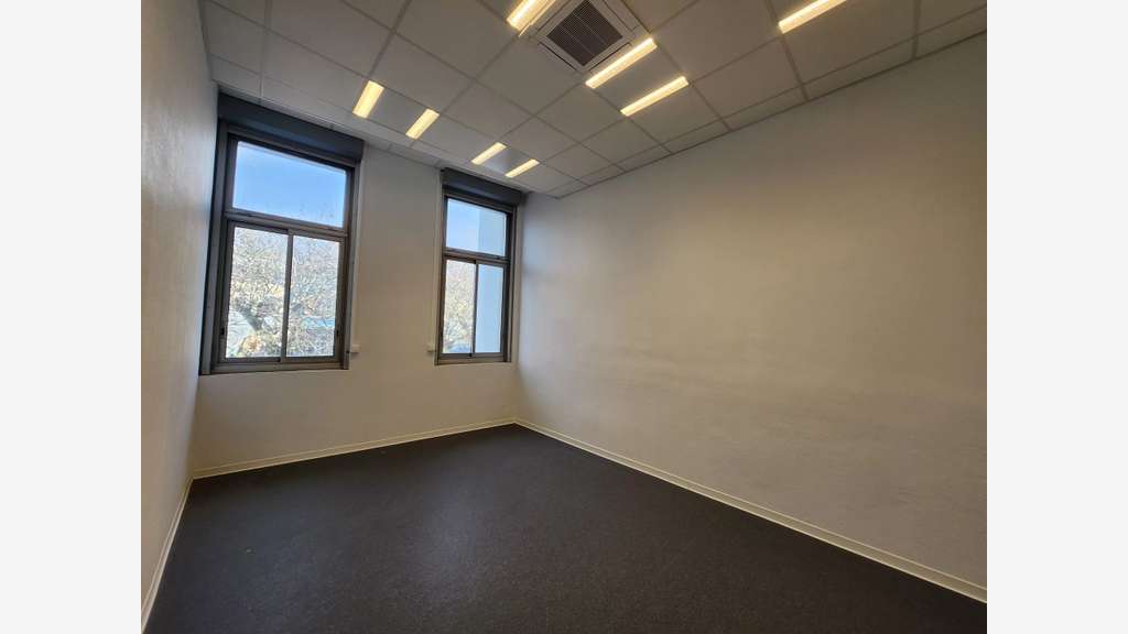 Bureau à louer -180 m² - Place Aristide Briand
