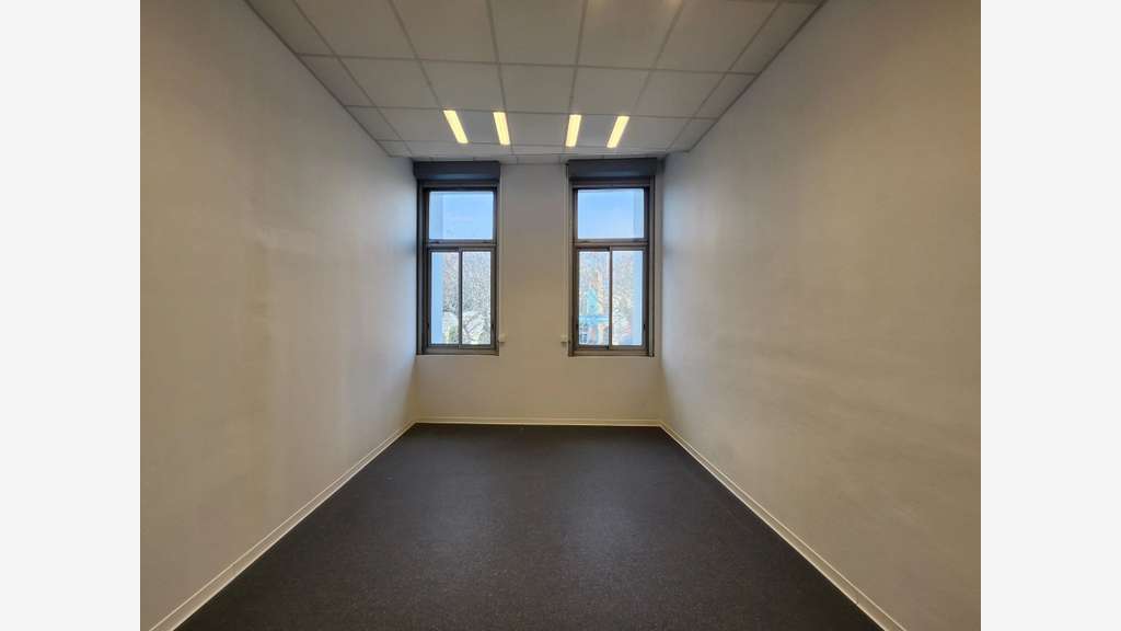 Bureau à louer -180 m² - Place Aristide Briand