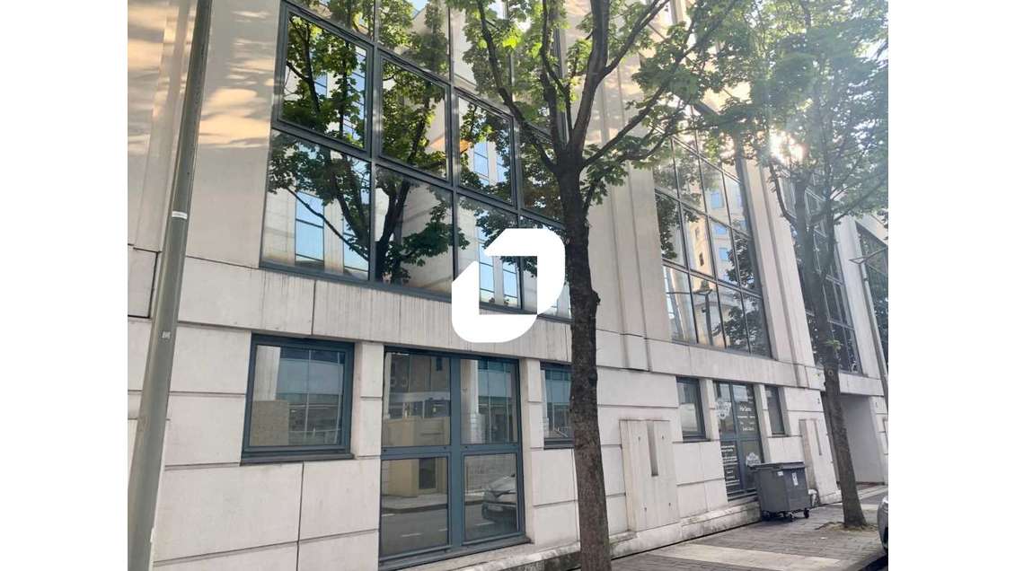 A louer Bureaux 598m² Sevres