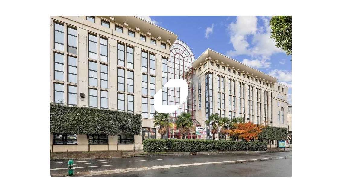 A louer Bureaux 323m² Sevres