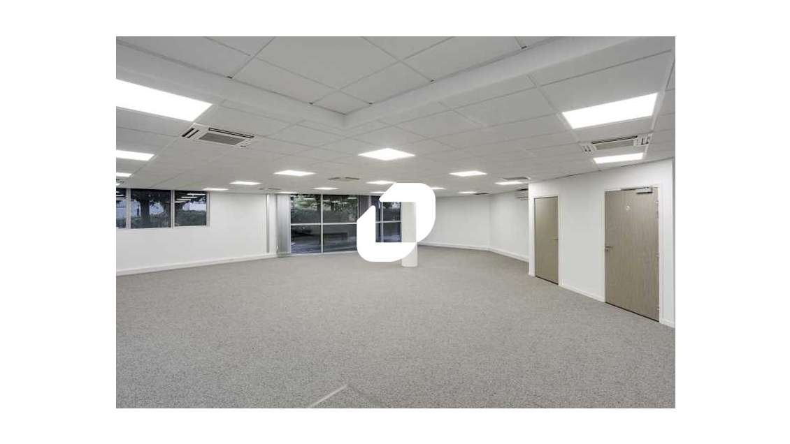 A louer Bureaux 147m² Sevres
