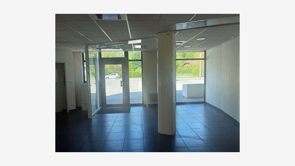 A louer local commercial bureaux 190m² à Sevrier