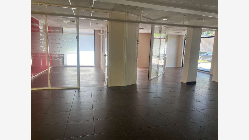 A louer local commercial bureaux 190m² à Sevrier