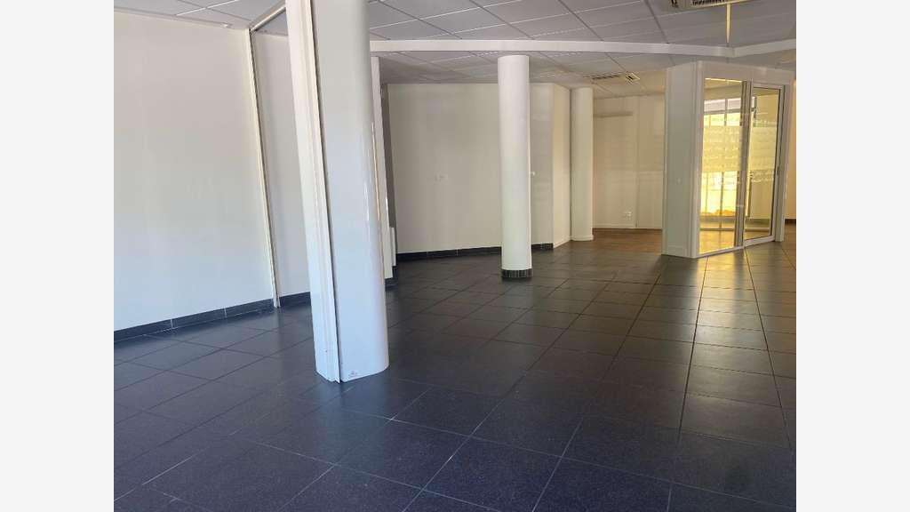 A louer local commercial bureaux 190m² à Sevrier