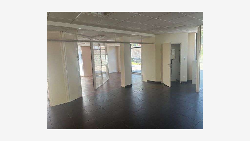 A louer local commercial bureaux 190m² à Sevrier