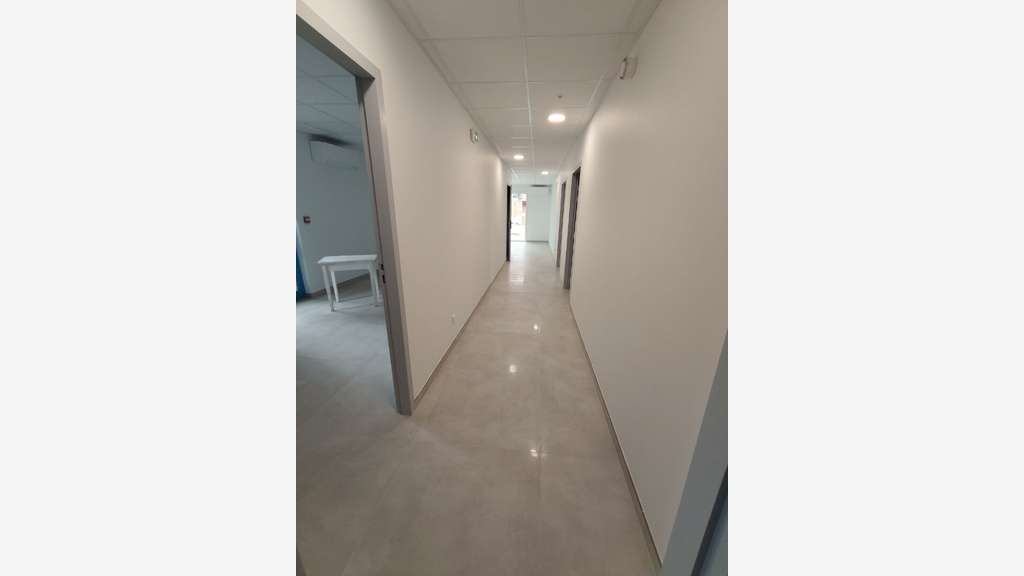 Local professionnel 105m² 3 bureaux à Sisteron
