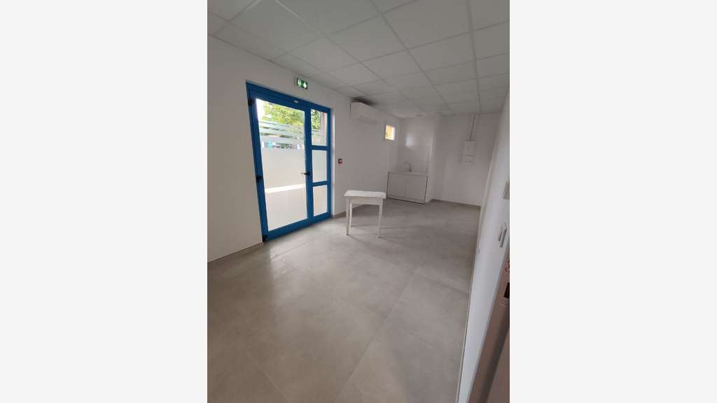 Local professionnel 105m² 3 bureaux à Sisteron