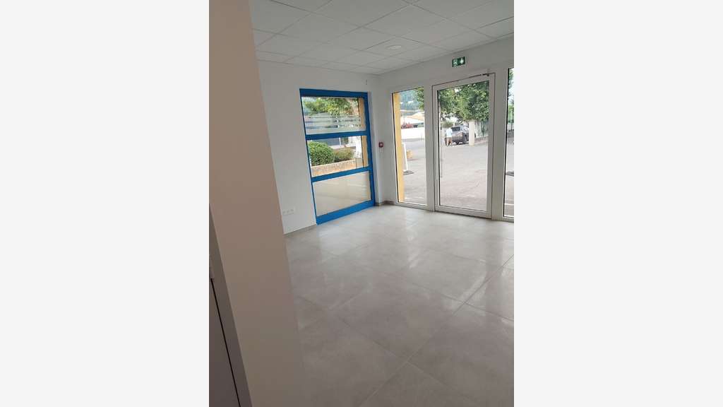 Local professionnel 105m² 3 bureaux à Sisteron