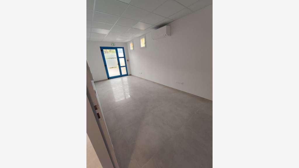 Local professionnel 105m² 3 bureaux à Sisteron