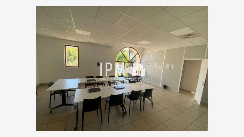 A louer bureaux 140m² Six-Fours-Les-Plages centre 