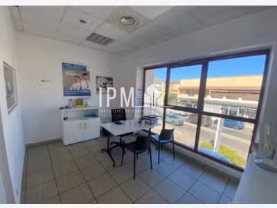 A louer bureaux 140m² Six-Fours-Les-Plages centre 