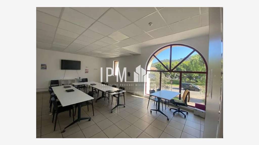 A louer bureaux 140m² Six-Fours-Les-Plages centre 