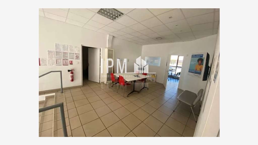 A louer bureaux 140m² Six-Fours-Les-Plages centre 