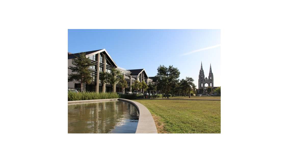 À louer bureaux de 100 à 1 400m² à Soissons 