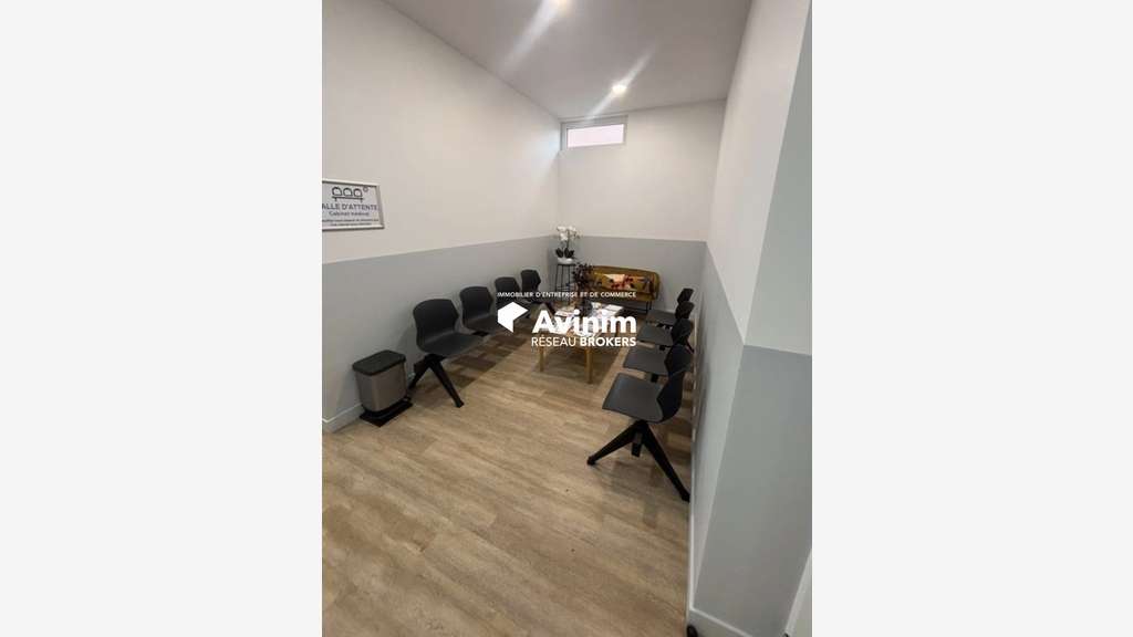 Local professionnel 15m² neuf et calme à Soisy