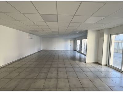 A louer bureaux 234m² ZA Plantades à Solliès-Pont