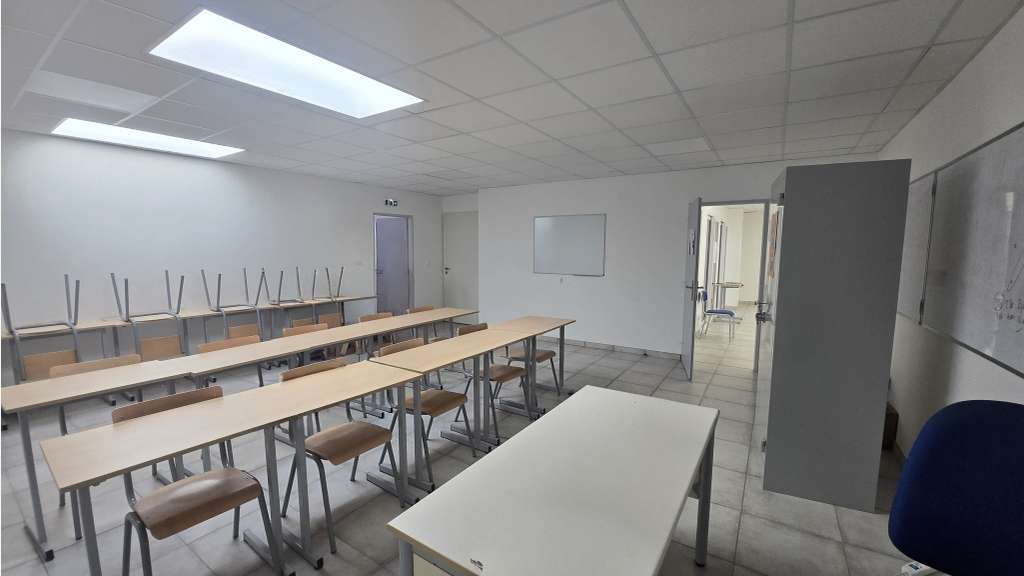 A louer bureaux de 253m² en R+2 à Solliès-Pont