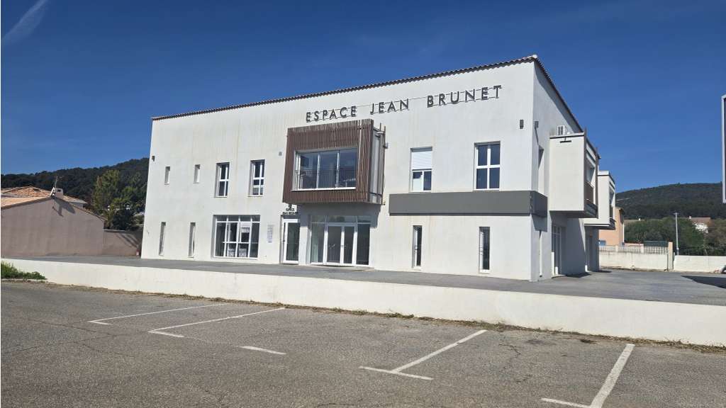 A louer bureaux de 253m² en R+2 à Solliès-Pont