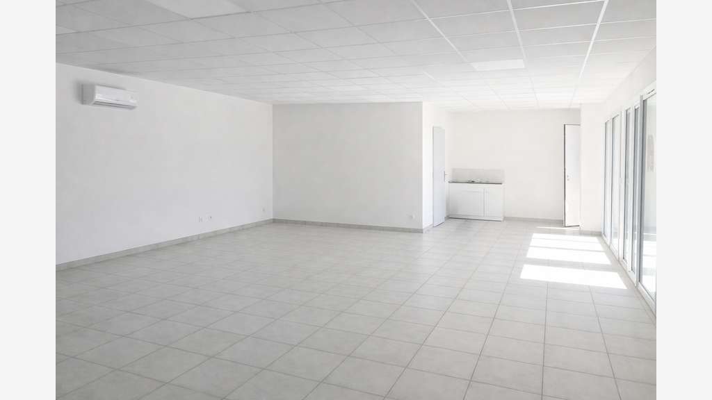 A louer bureaux de 253m² en R+2 à Solliès-Pont