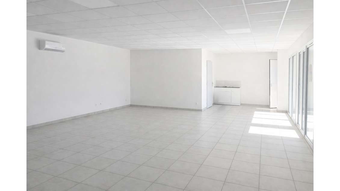 A louer bureaux de 253m² en R+2 à Solliès-Pont