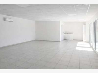 A louer bureaux de 253m² en R+2 à Solliès-Pont