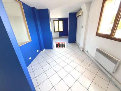 Loue bureaux de 104m² à Solliès Pont axe passant