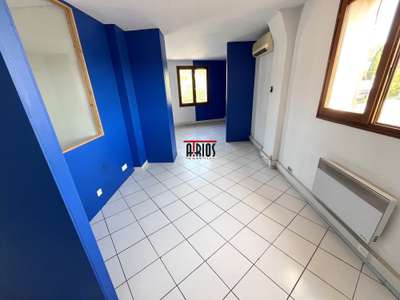 Loue bureaux de 104m² à Solliès Pont axe passant