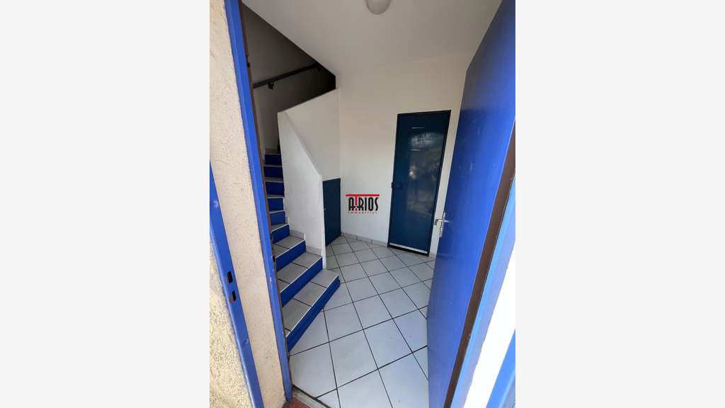 Loue bureaux de 104m² à Solliès Pont axe passant