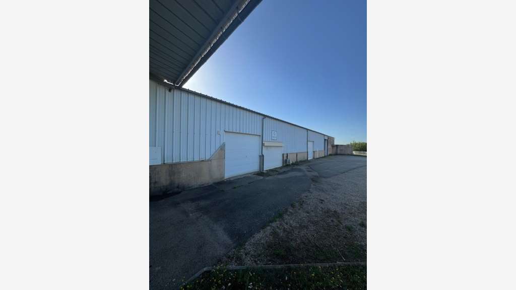 Locaux industriels 1884m² à louer à Sonnay