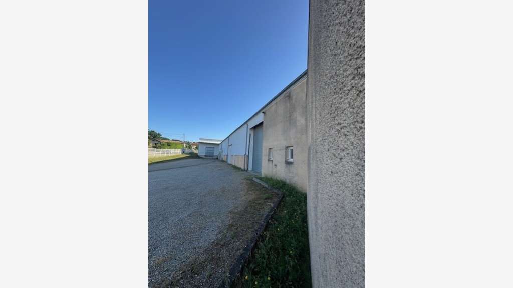 Locaux industriels 1884m² à louer à Sonnay