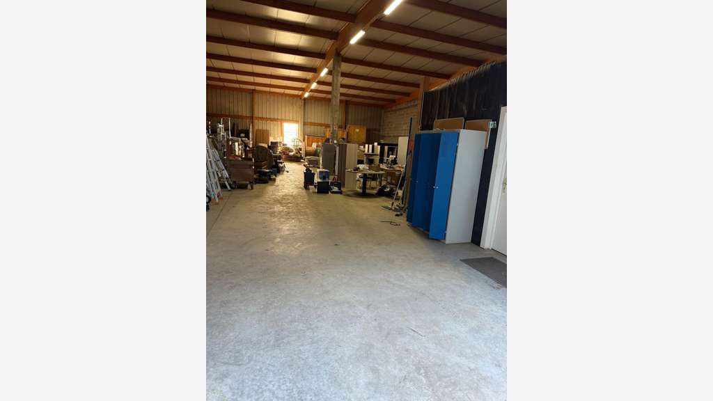 Locaux industriels 960m² à louer à Sonnay (38)