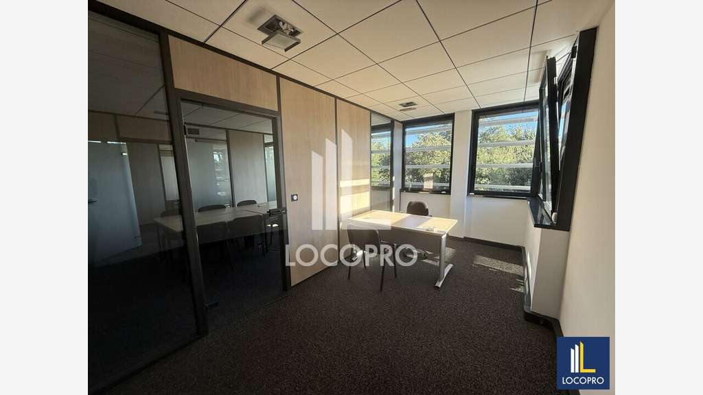 A louer bureaux 257m² entrée de Sophia Antipolis