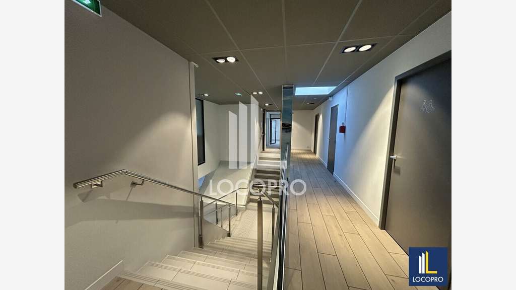 A louer bureaux rénovés 428m² à Sophia-Antipolis