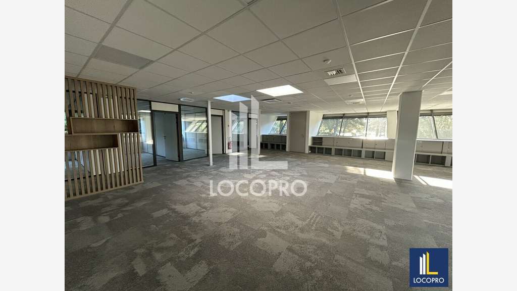 A louer bureaux rénovés 428m² à Sophia-Antipolis