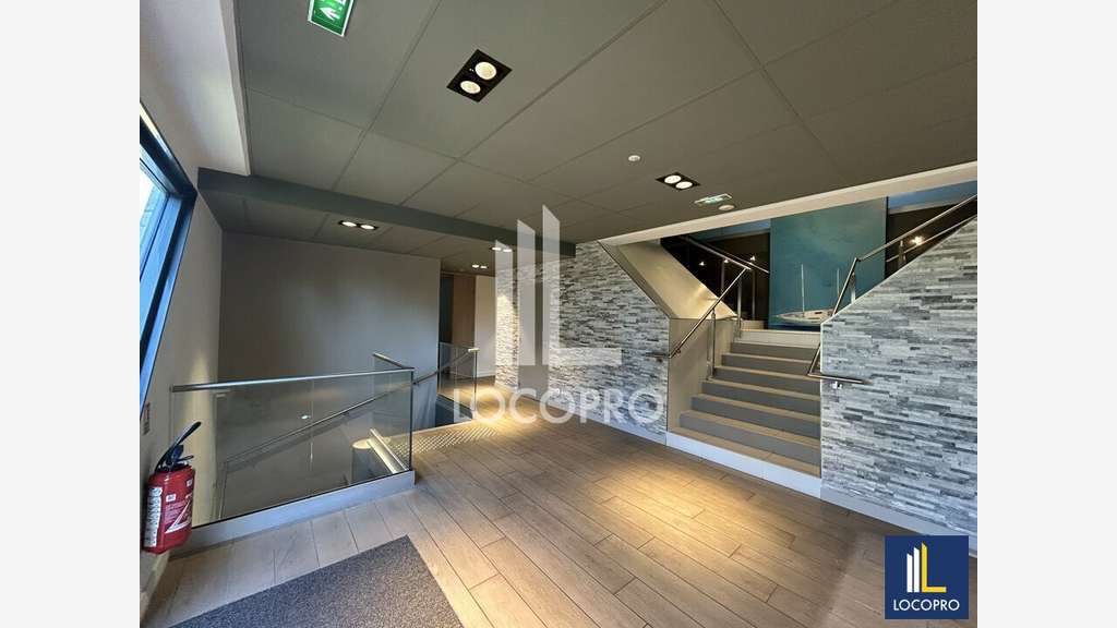 A louer bureaux rénovés 428m² à Sophia-Antipolis