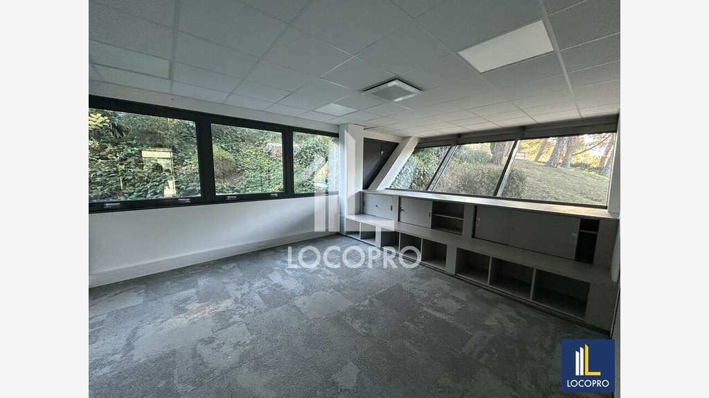 A louer bureaux rénovés 428m² à Sophia-Antipolis