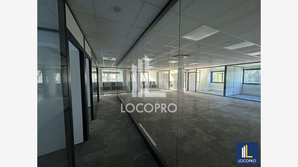 A louer bureaux rénovés 428m² à Sophia-Antipolis
