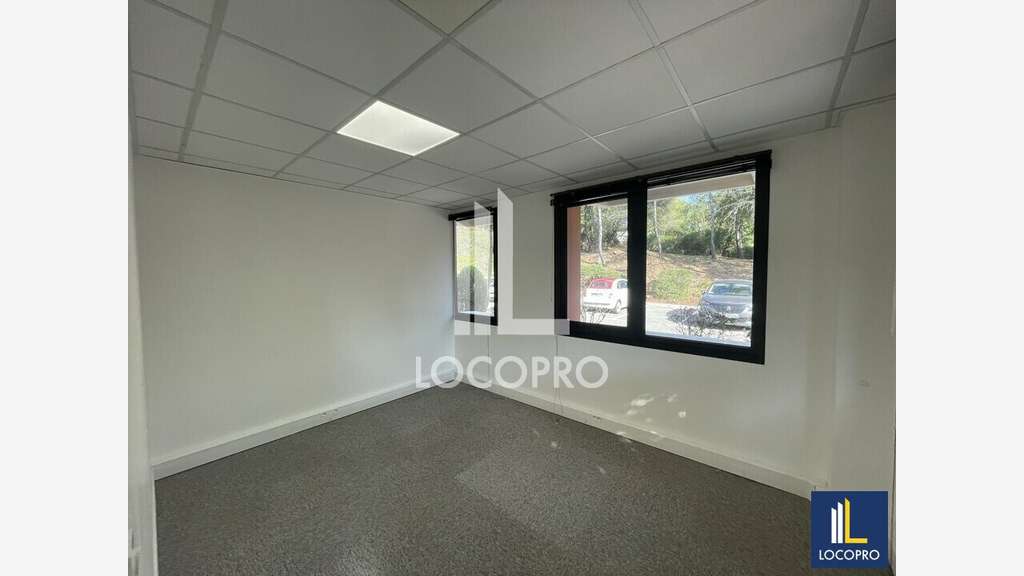 Bureaux 194m² à louer à Sophia-Antipolis