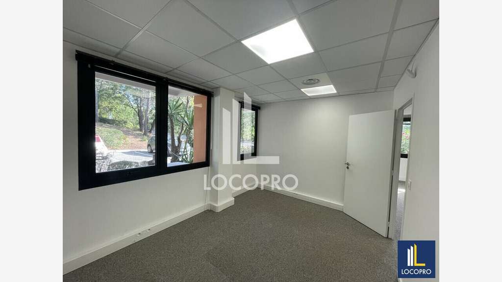 Bureaux 194m² à louer à Sophia-Antipolis