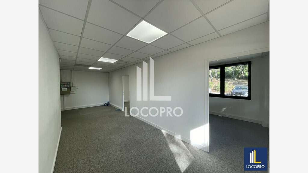 Bureaux 194m² à louer à Sophia-Antipolis