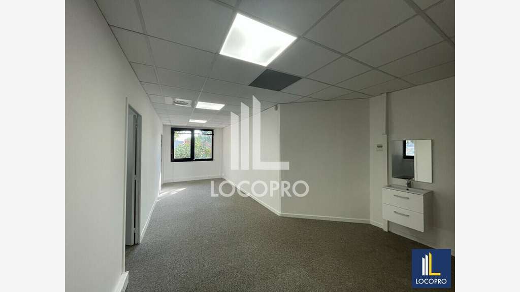 Bureaux 194m² à louer à Sophia-Antipolis