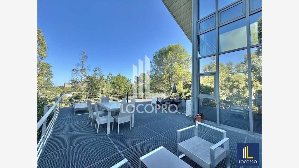 A louer bureaux 150m² R+1 avec terrasse vue mer